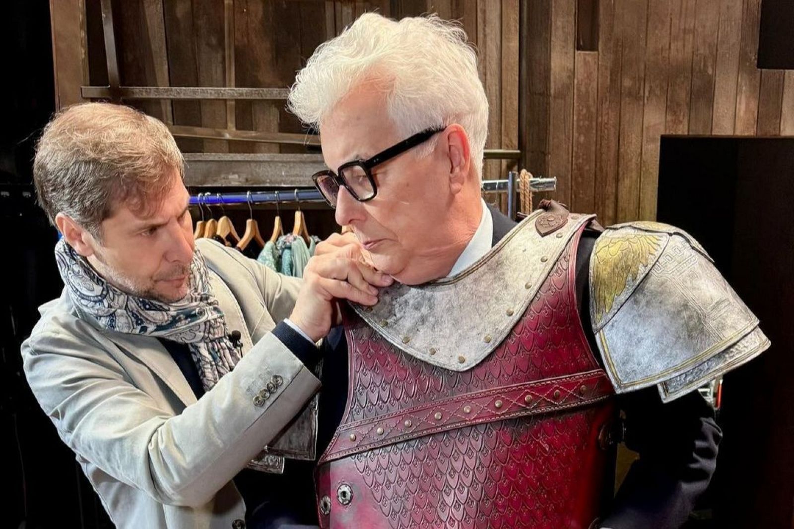 Ken Follet asiste al musical de 'Los pilares de la tierra' | Ver