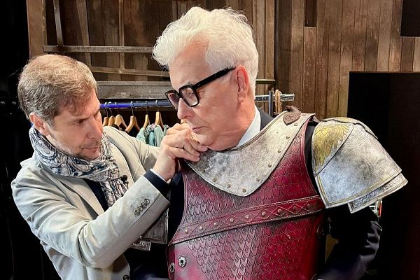 Telediario 2 - Ken Follet asiste al estreno del musical de 'Los pilares de la tierra' en Madrid