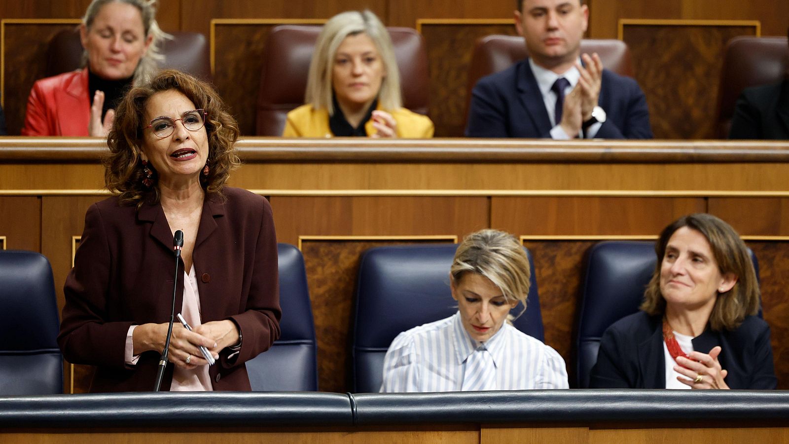 El PP y el Gobierno se enzarzan en el Congreso por la reforma fiscal y la corrupción - Informativo 24h | Ver