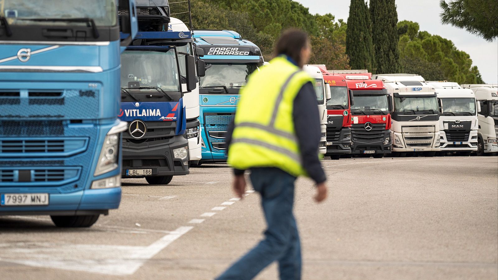 Los agricultores franceses bloquean 24 horas la frontera con España