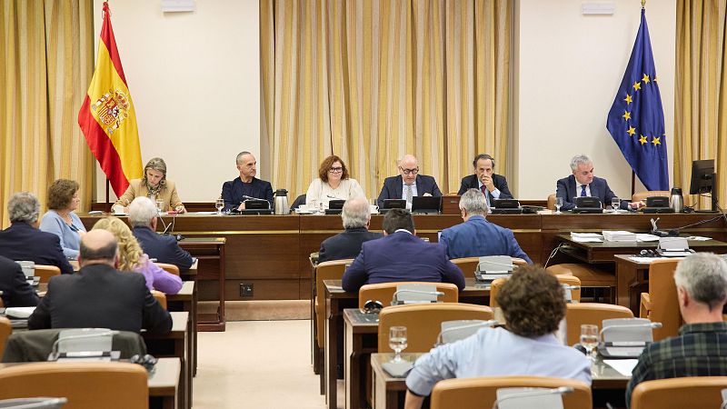 Continúan las negociaciones para sacar adelante la reforma fiscal - Telediario 2 | Ver