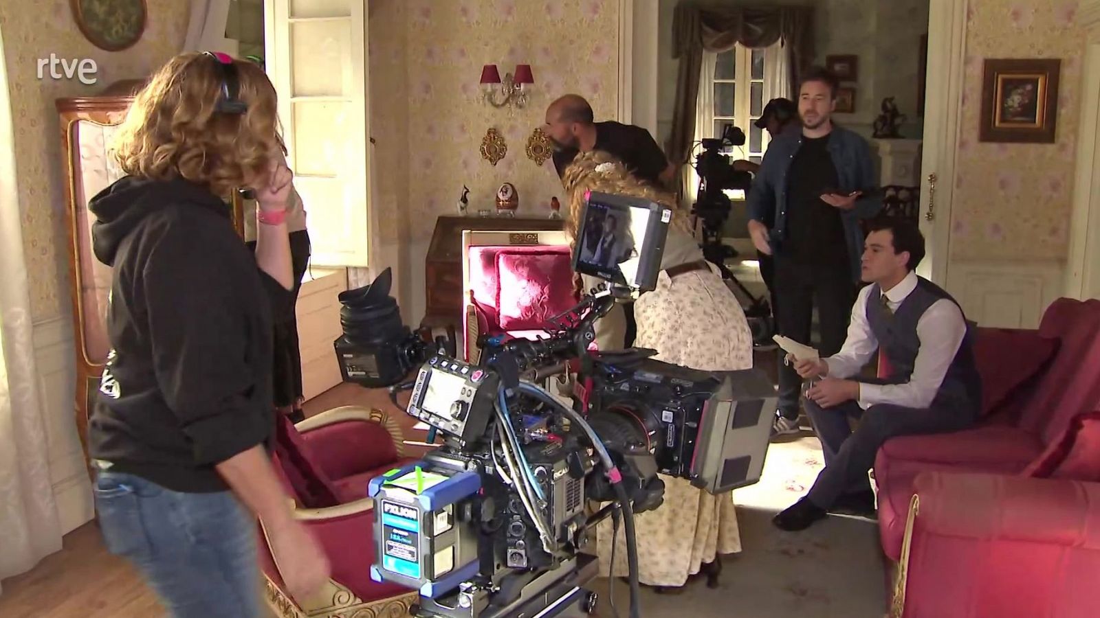 Un día en La Promesa - Aquí hay trabajo | Ver