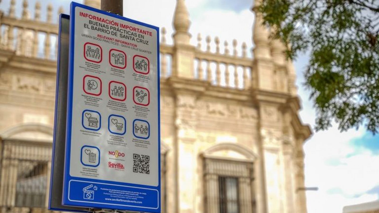 Sevilla instala unos carteles con buenas prácticas para turistas