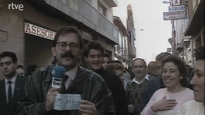 Programas y Concursos en el Archivo de RTVE - El día por delante - El Gordo en Paiporta (Especial Lotería de Navidad 1989)