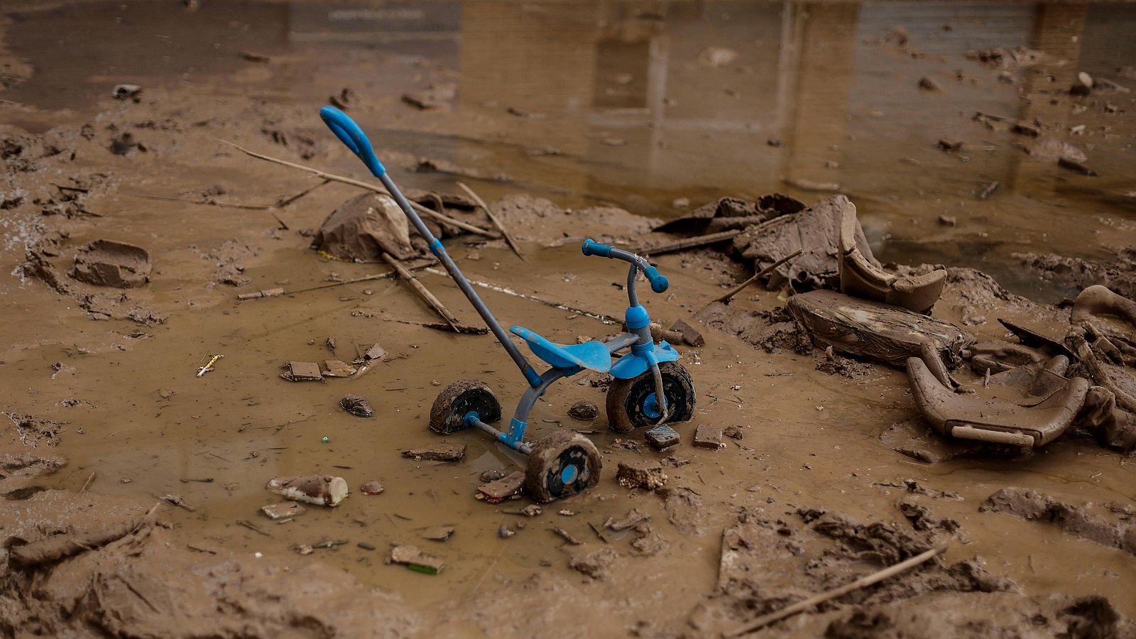 Cartas de ánimo entre niños unen a miles de colegios tras la DANA | Ver