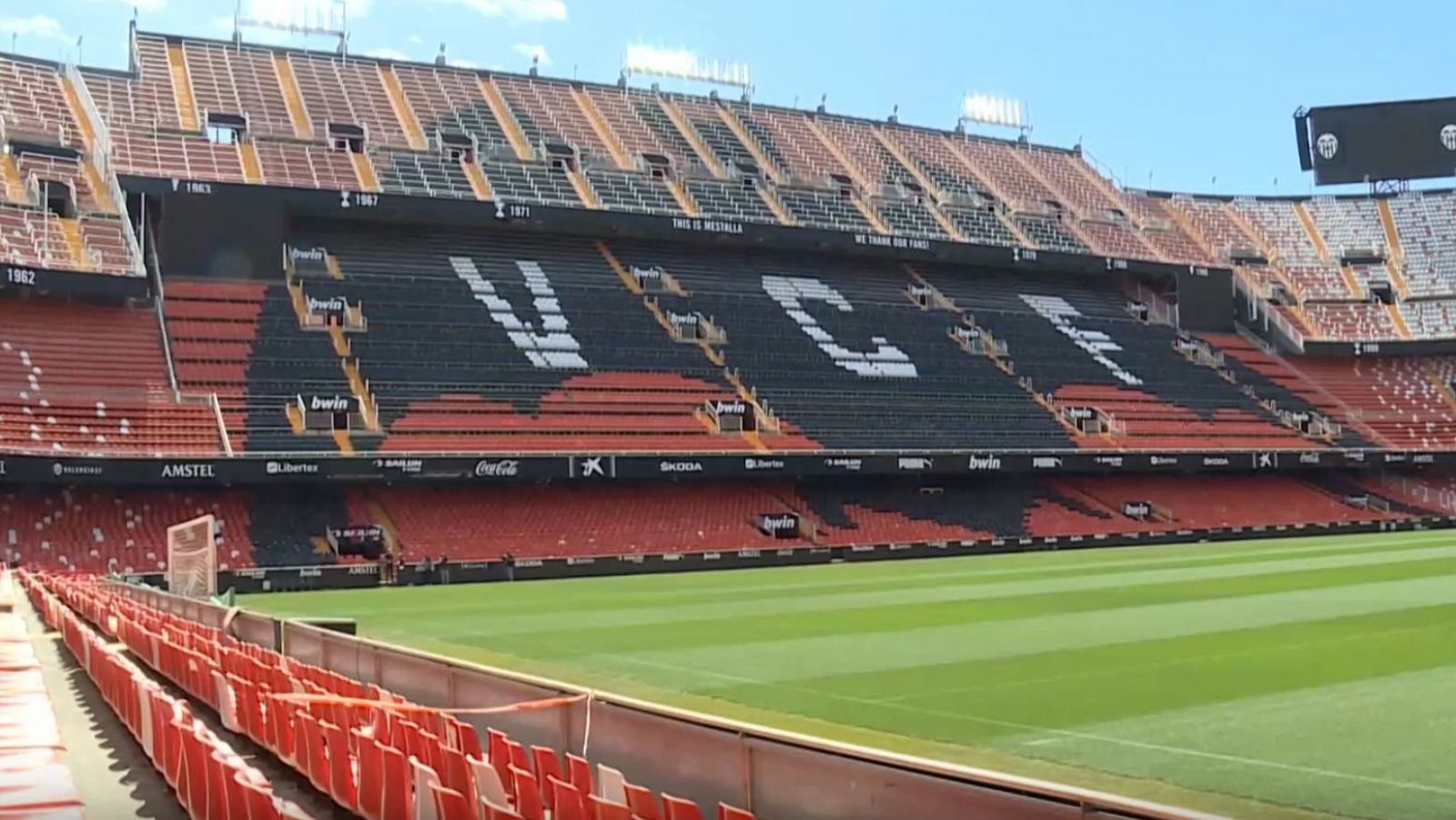 El fútbol vuelve a Mestalla tras la DANA