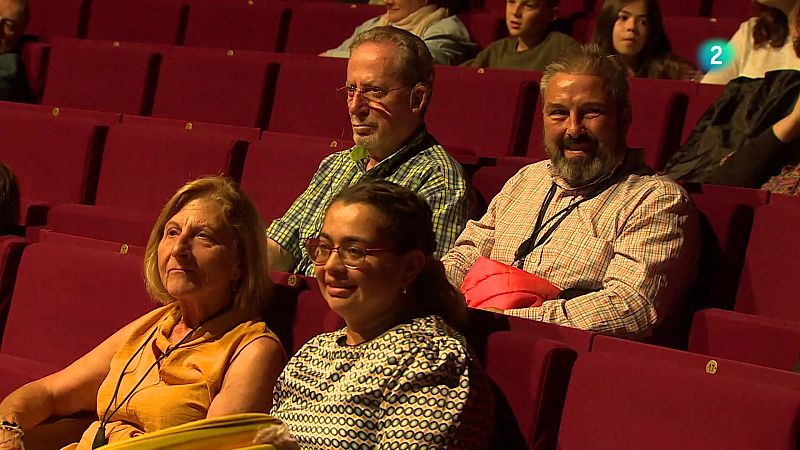 El teatro Concha Espina de Torrelavega estrena bucle magntico - En lengua de signos | Ver