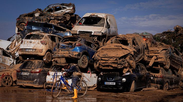 Los 120.000 vehículos dañados por la DANA irán a depósitos y luego a centros de tratamiento para su destrucción