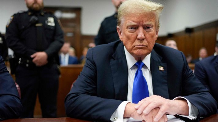 Telediario 2 - El juez retrasa indefinidamente la sentencia contra Trump por el caso Stormy Daniels