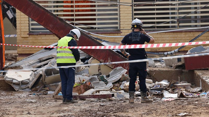 Un operario muere en el derrumbamiento de un porche en Massanassa | Ver