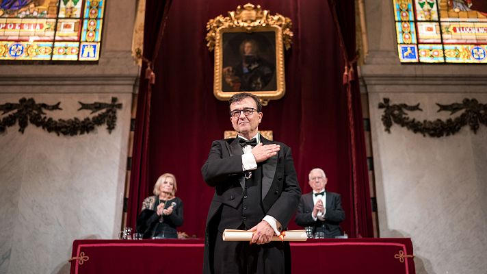 Telediario Fin de Semana - El escritor Javier Cercas ingresa en la Real Academia Española para ocupar el sillón R