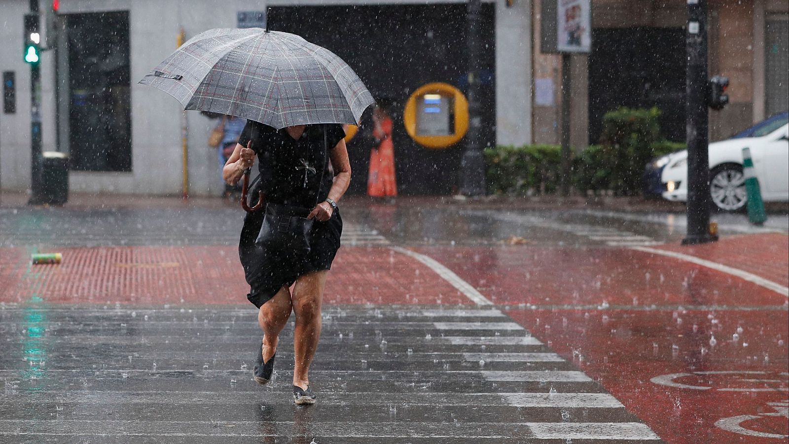 Un frente frío asociado a la borrasca Bert trae más nubes, lluvias y viento