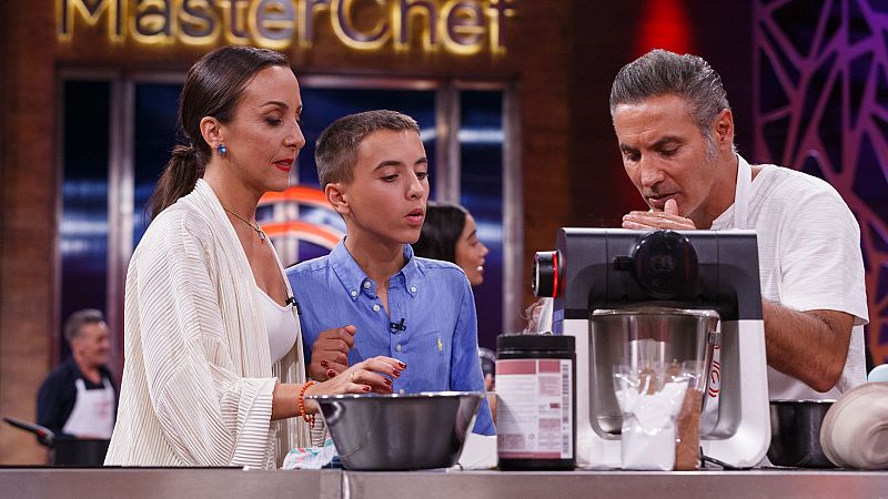 Pitingo canta con su hijo en MasterChef Celebrity 9