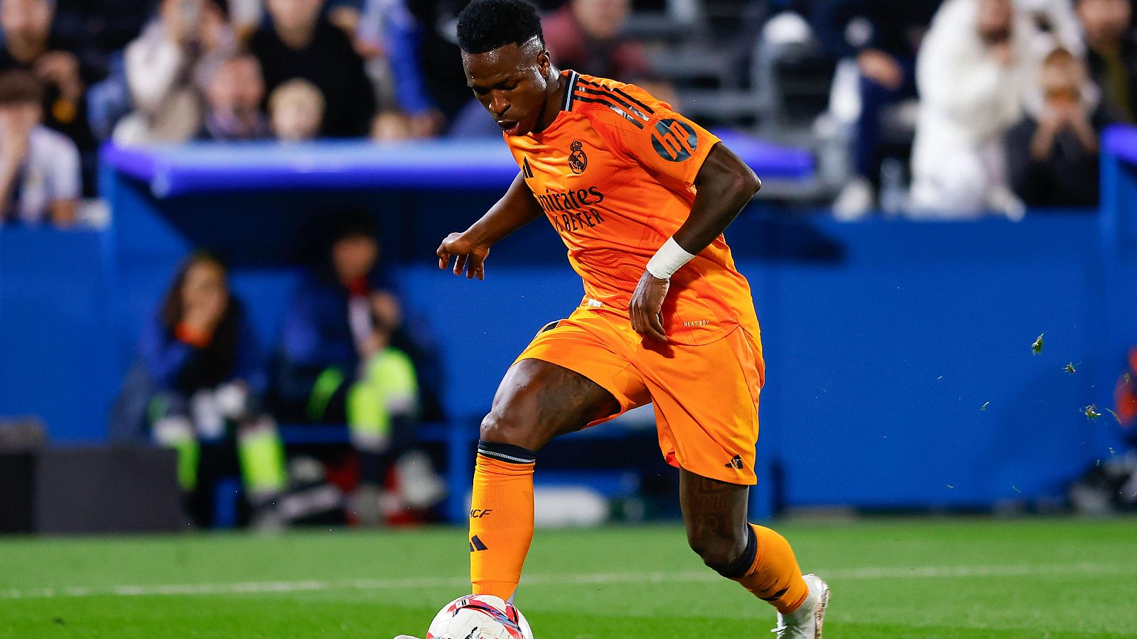 Vinicius culpa al calendario tras lesionarse en el bíceps femoral - El mundo en 24 horas | Ver