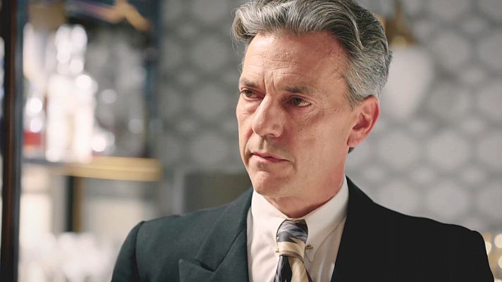 Salón de té La Moderna - Emiliano le pide explicaciones a Lázara