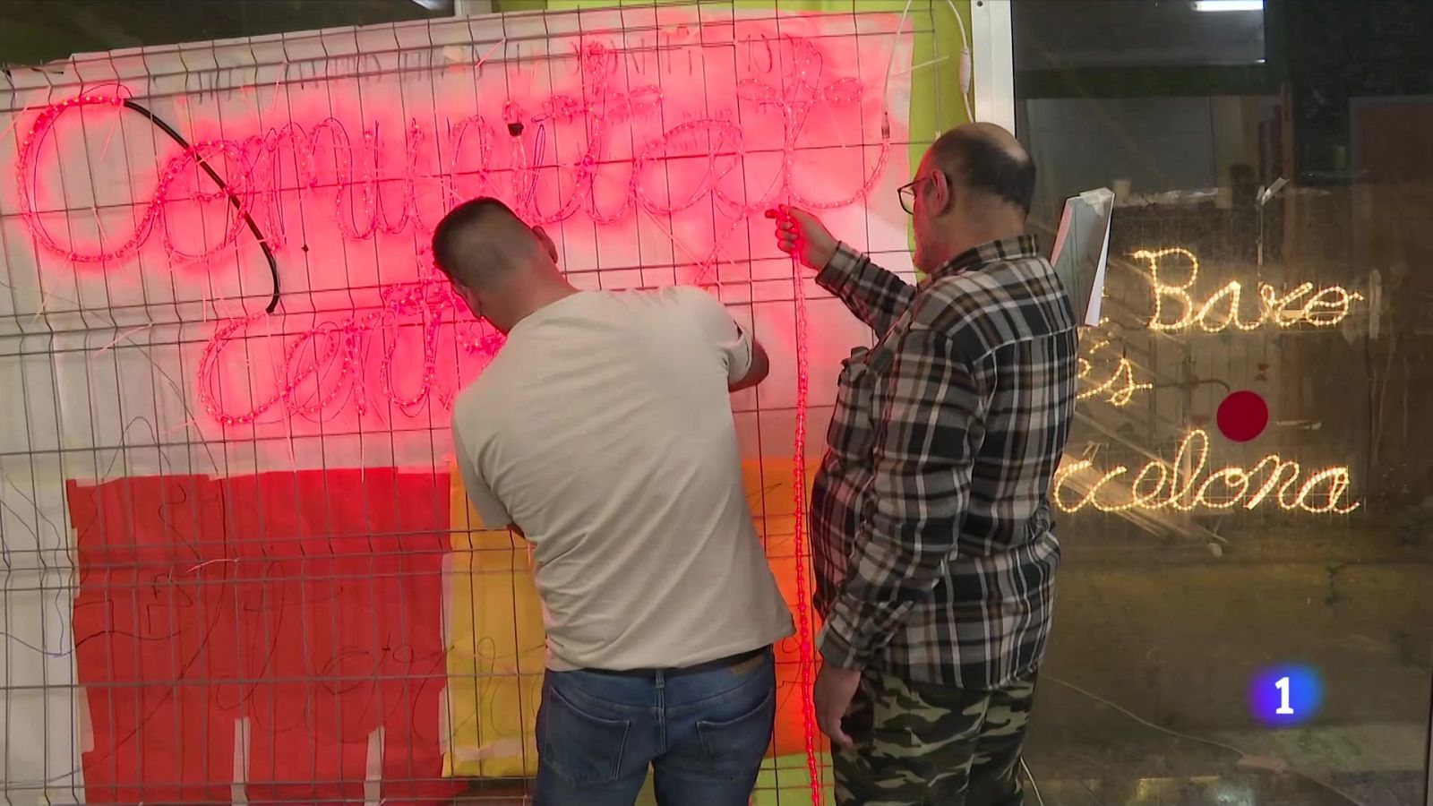 Els veïns il·luminen Torre Baró - L'Informatiu | Ver