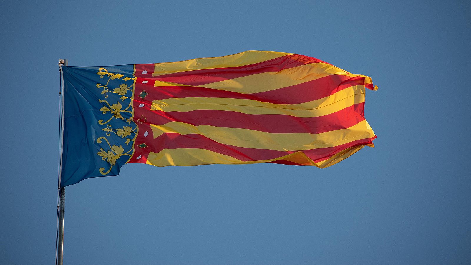 La Generalitat aprueba eliminar el tope salarial de los 'consellers' | Ver