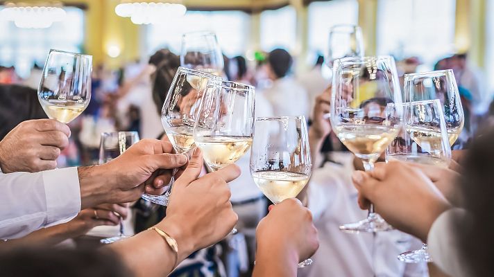 Telediario 1 - Lleno prenavideño en la hostelería: estos días se juegan el 20% de la facturación del año