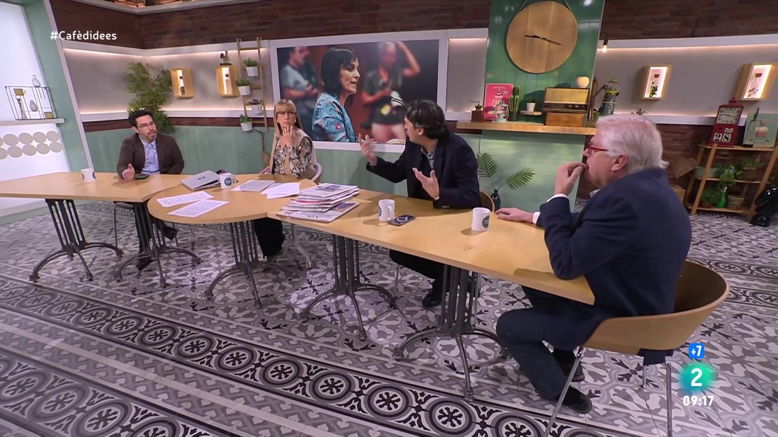 Gemma Nierga entrevista al president del PP de Catalunya. Parlem amb l'il·lusionista del seu espectacle 'Flipar'. I conversem amb Albert Vinyals