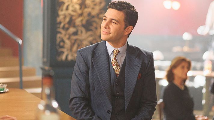 Salón de té La Moderna - Iván se hace pasar por César