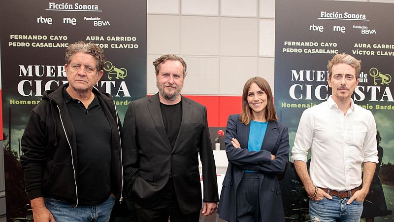 Ficción sonora - Nos colamos en los ensayos de la ficción sonora 'Muerte de un ciclista'