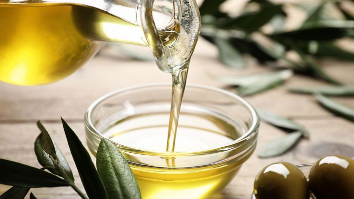 Telediario 1 - Denuncian fraude en el aceite de oliva: acusan a empresas del sector de mezclarlo con orujo y semillas