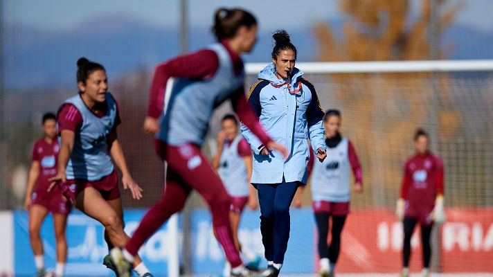 Montse Tomé: "Hay que tener respeto por estas 24 futbolistas porque merecen estar aquí"