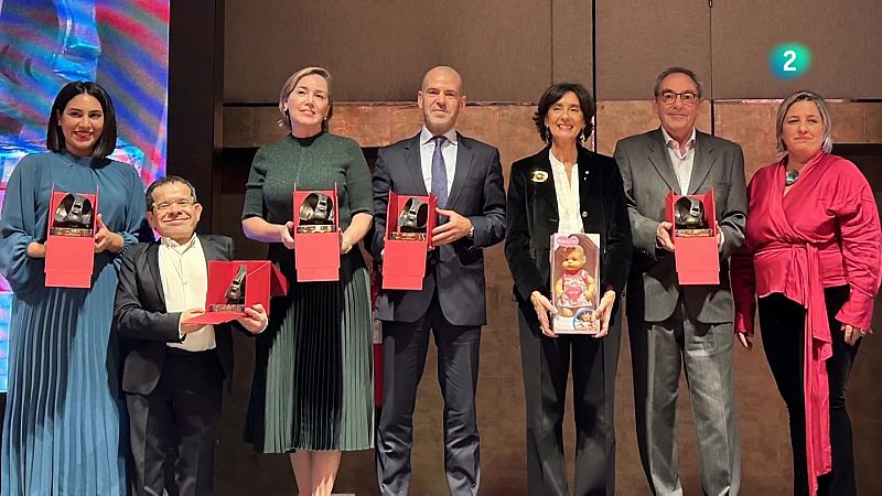 Encuentro juvenil y entrega de Premios de Federacin AICE - En lengua de signos | Ver