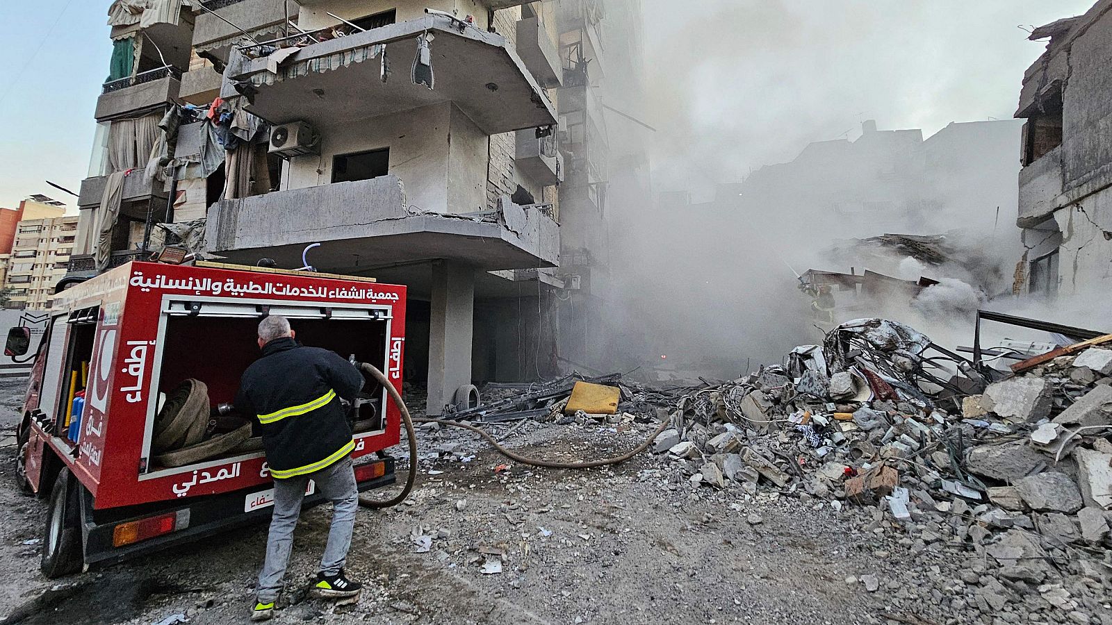 Los bomberos de Beirut, 67 días bajo presión por los bombardeos israelíes