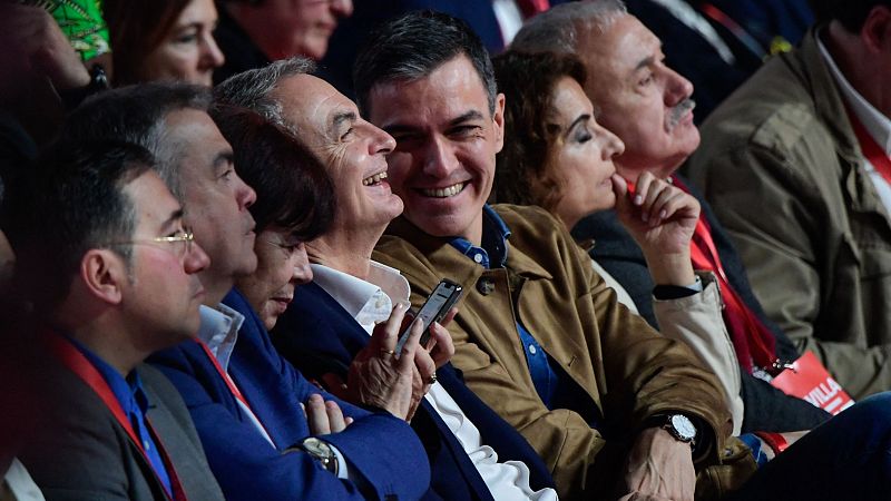 El PSOE denuncia una campaña contra Sánchez orquestada por la derecha - Telediario Fin de Semana | Ver