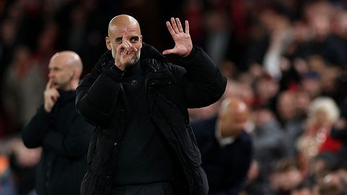 Guardiola luce sus seis Premier League ante los cánticos en contra de la afición del Liverpool