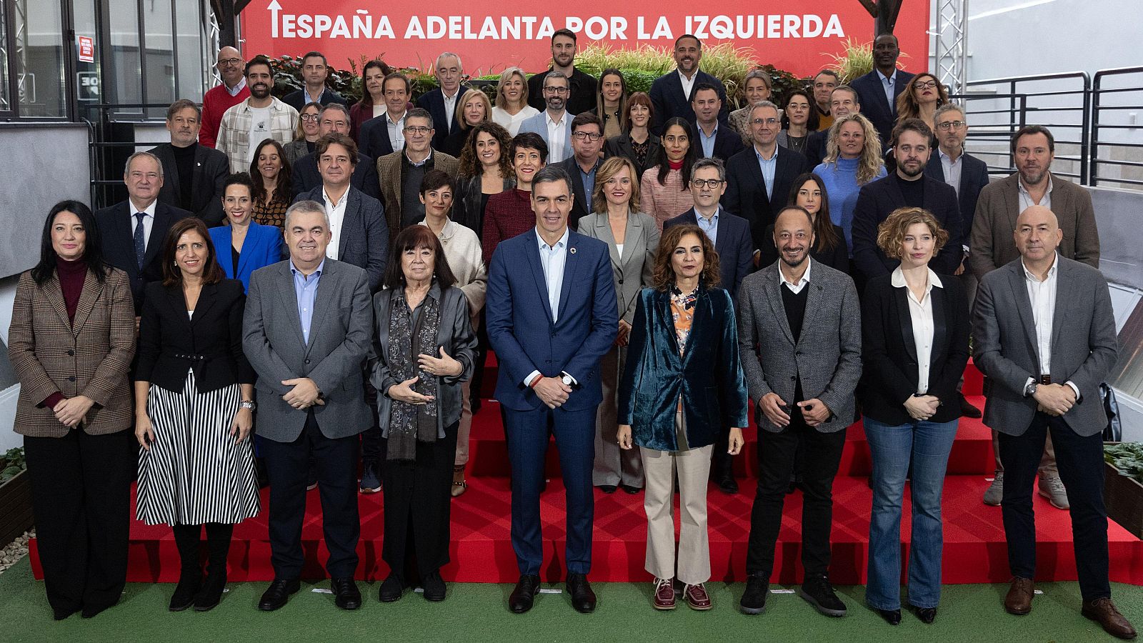 Sánchez reúne por primera vez a su nueva Ejecutiva en Ferraz | Ver