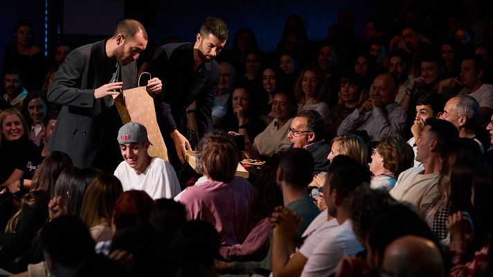 La Revuelta | Broncano convierte en risa el enfado de Lola 2/12/24 - La Revuelta | Ver