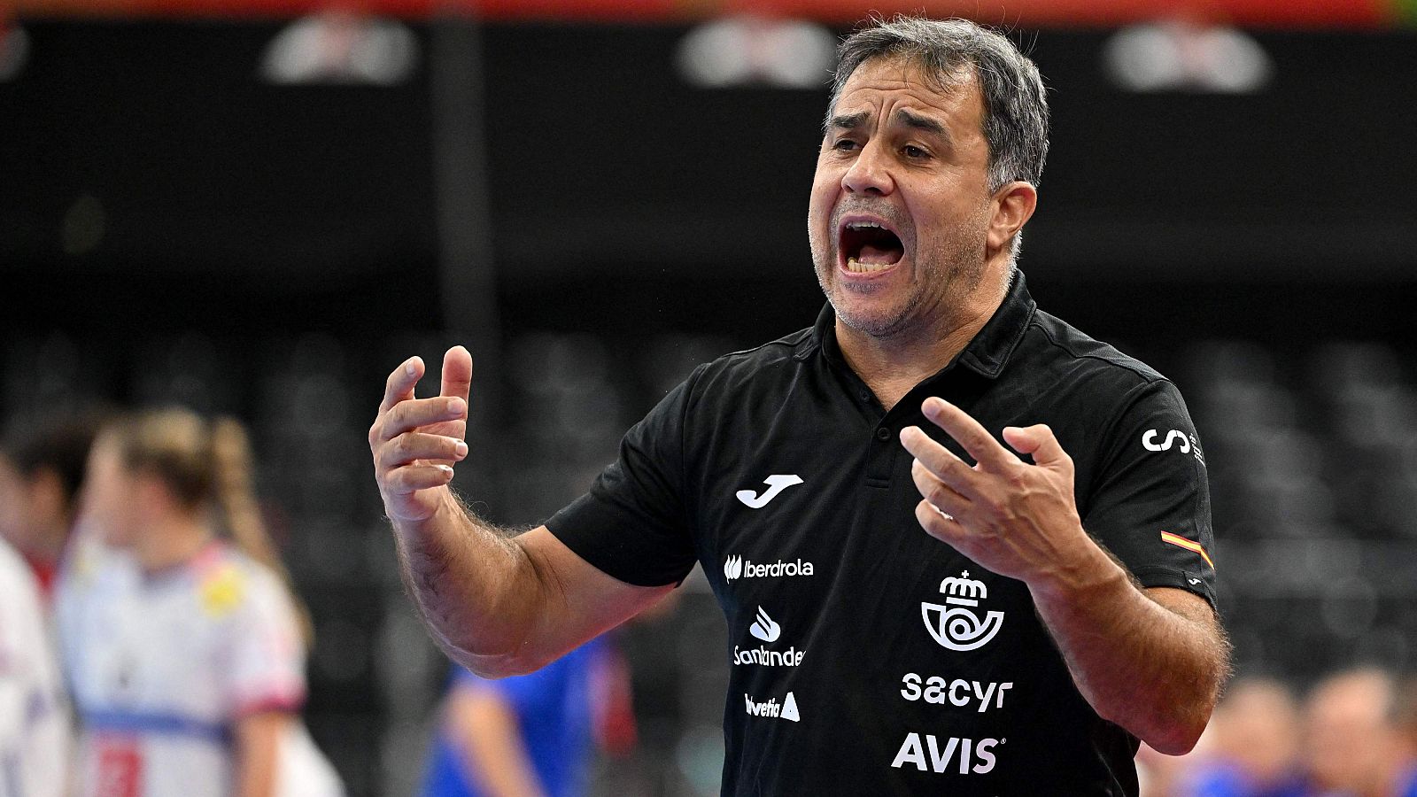 Ambros Martín: "Tengo a varias jugadoras con el ojo hinchado" - Europeo Femenino de Balonmano | Ver