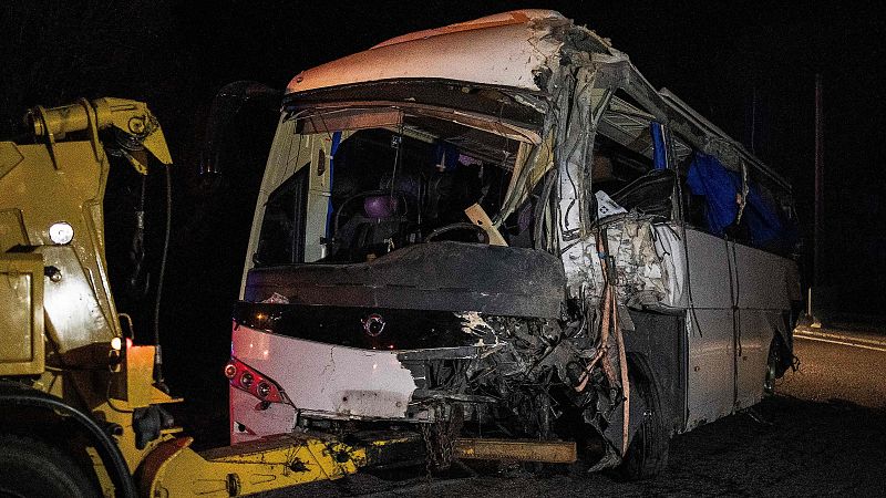 Autocar accidentado en Francia, un 'low cost' con una empresa en quiebra | Ver