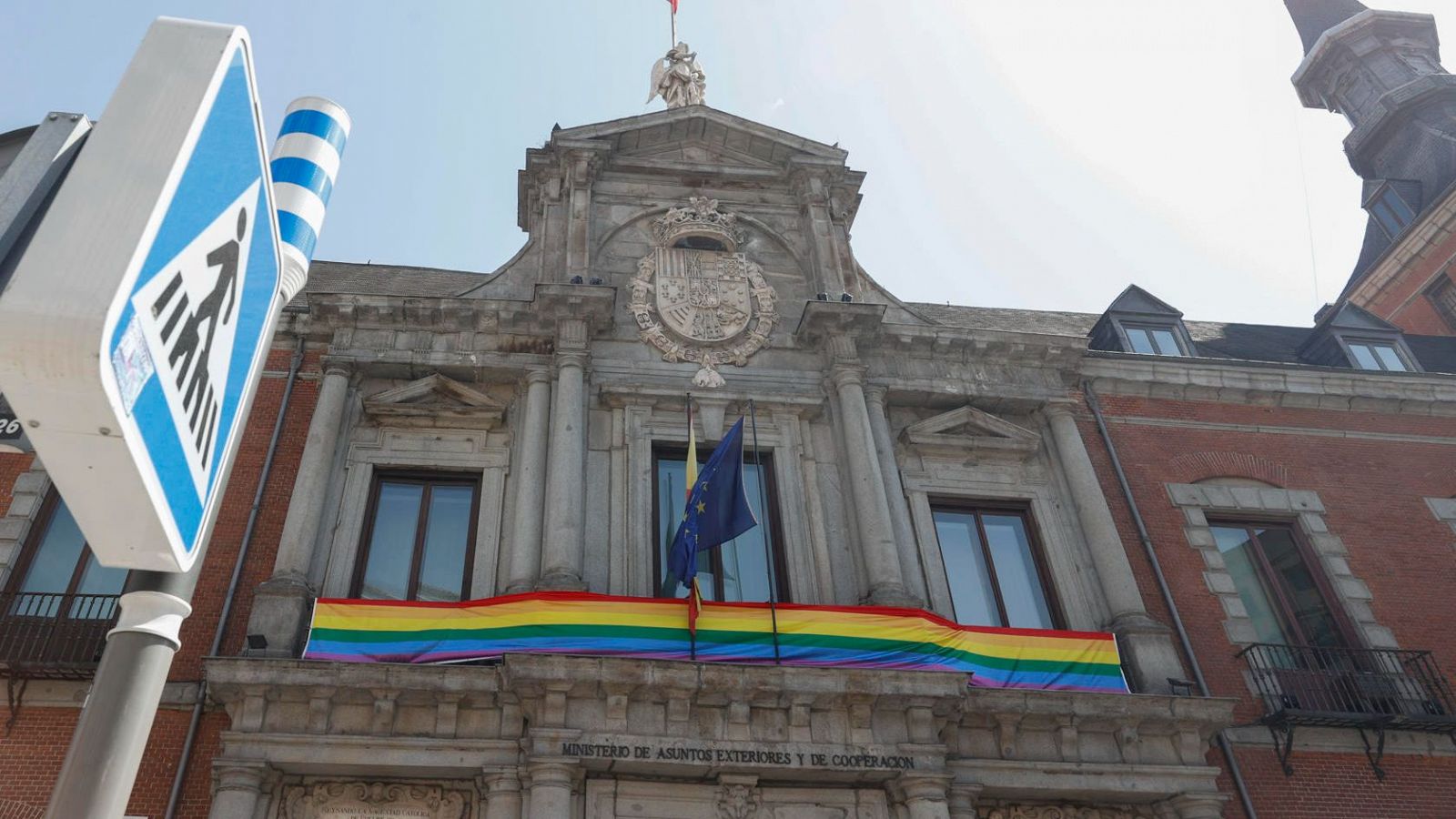 El Supremo avala la bandera LGTBI en edificios públicos en el Orgullo