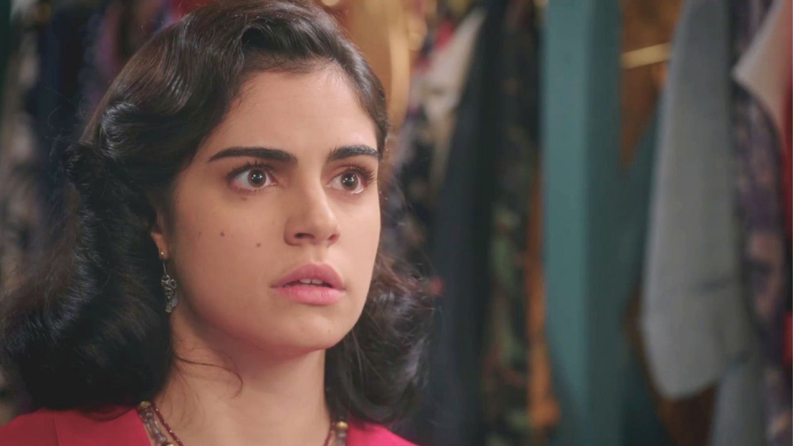 Rodrigo le cuenta a Paula que son hermanos - Salón de té La Moderna | Ver