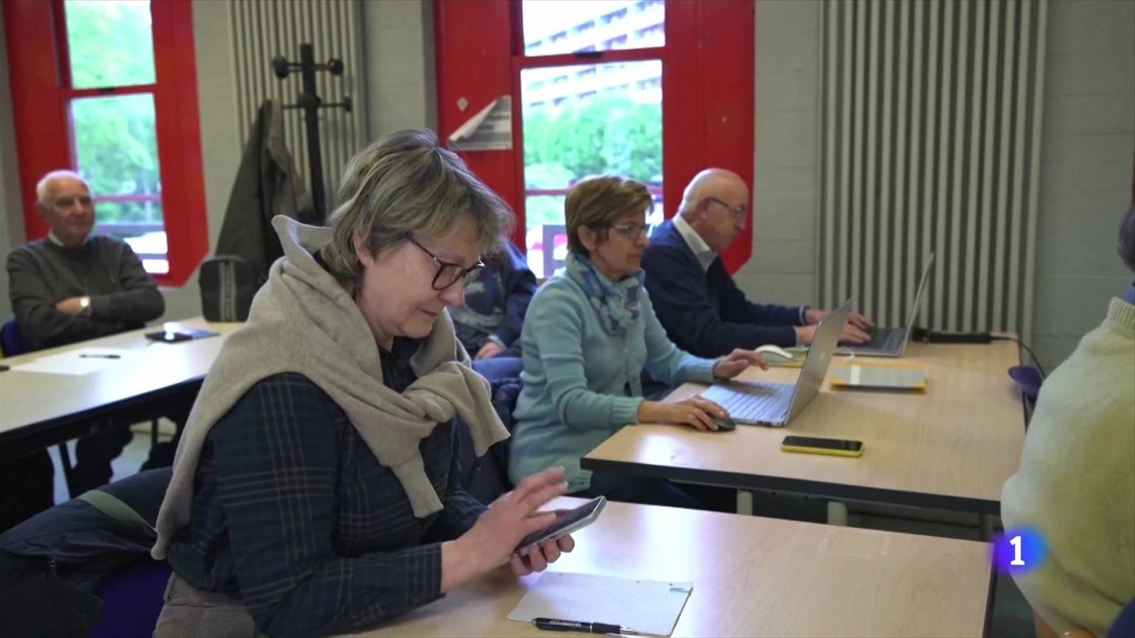 Emprendre amb més de 50 anys, una alternativa laboral - L'Informatiu | Veure