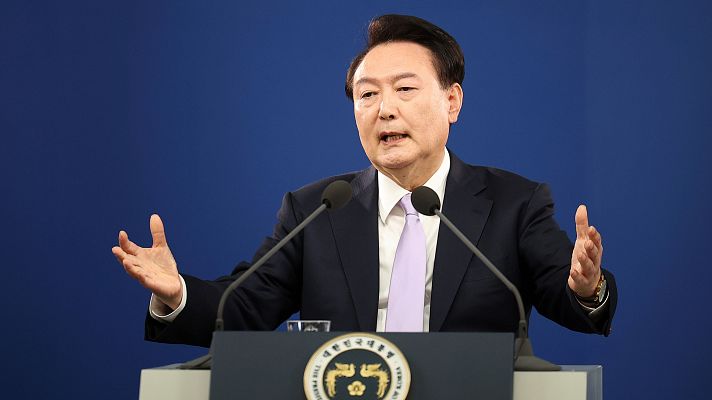 Telediario 2 - El presidente de Corea del Sur decreta la ley marcial y la retira tras una jornada caótica en el Parlamento