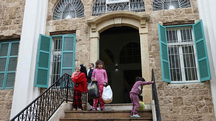 Los niños libaneses vuelven a su escuela en medio del alto al fuego