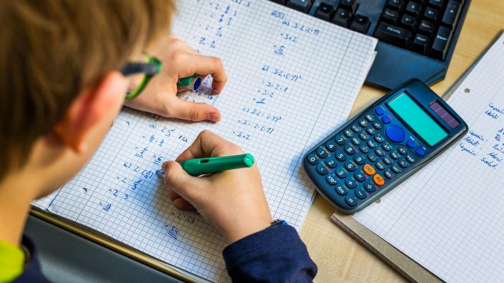 Los alumnos españoles, a la cola en mates y ciencias al comienzo de la ESO