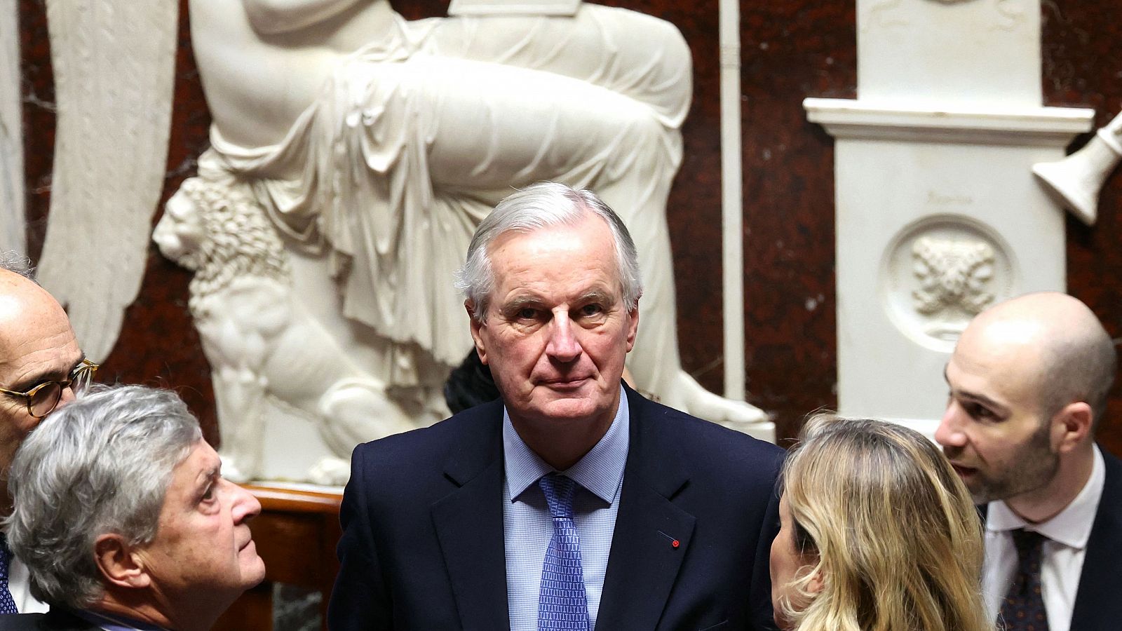 La Asamblea Nacional vota la moción de censura que amenaza con tumbar a Michael Barnier