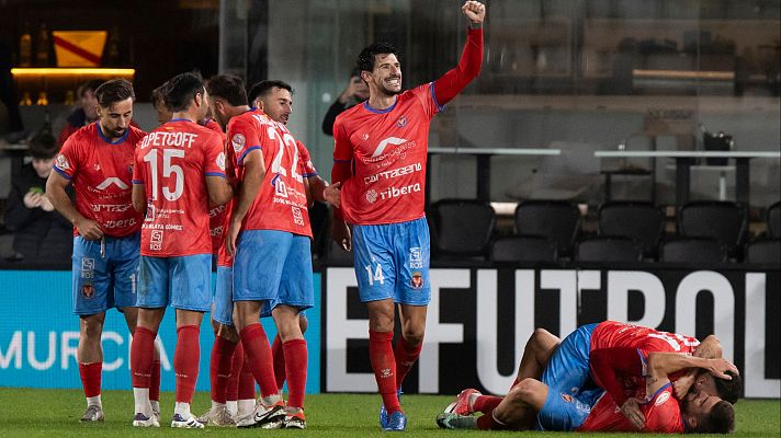 Telediario 1 - La Deportiva Minera de Murcia elimina en los penaltis al Alavés