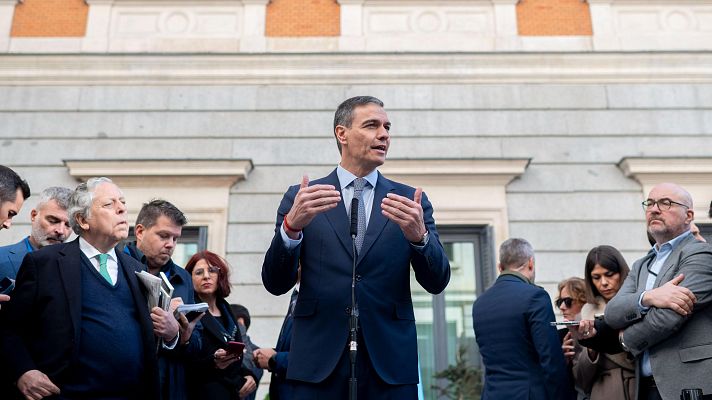 Telediario 1 - Sánchez y Feijóo escenifican sus diferencias en el aniversario de la Constitución