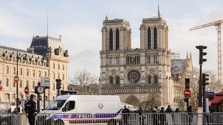 Notre Dame se engalana y se blinda a partes iguales para su reapertura