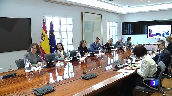 L'Informatiu - Puigdemont empeny Pedro Sánchez a una qüestió de confiança