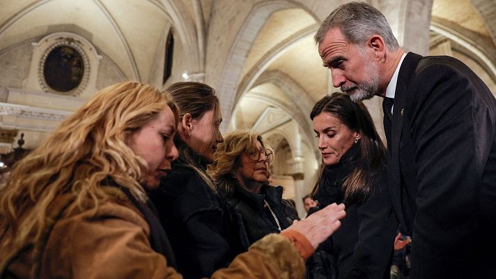 Telediario 2 - Una misa solemne y emotiva recuerda a los fallecidos por la DANA en la catedral de Valencia en presencia de los reyes