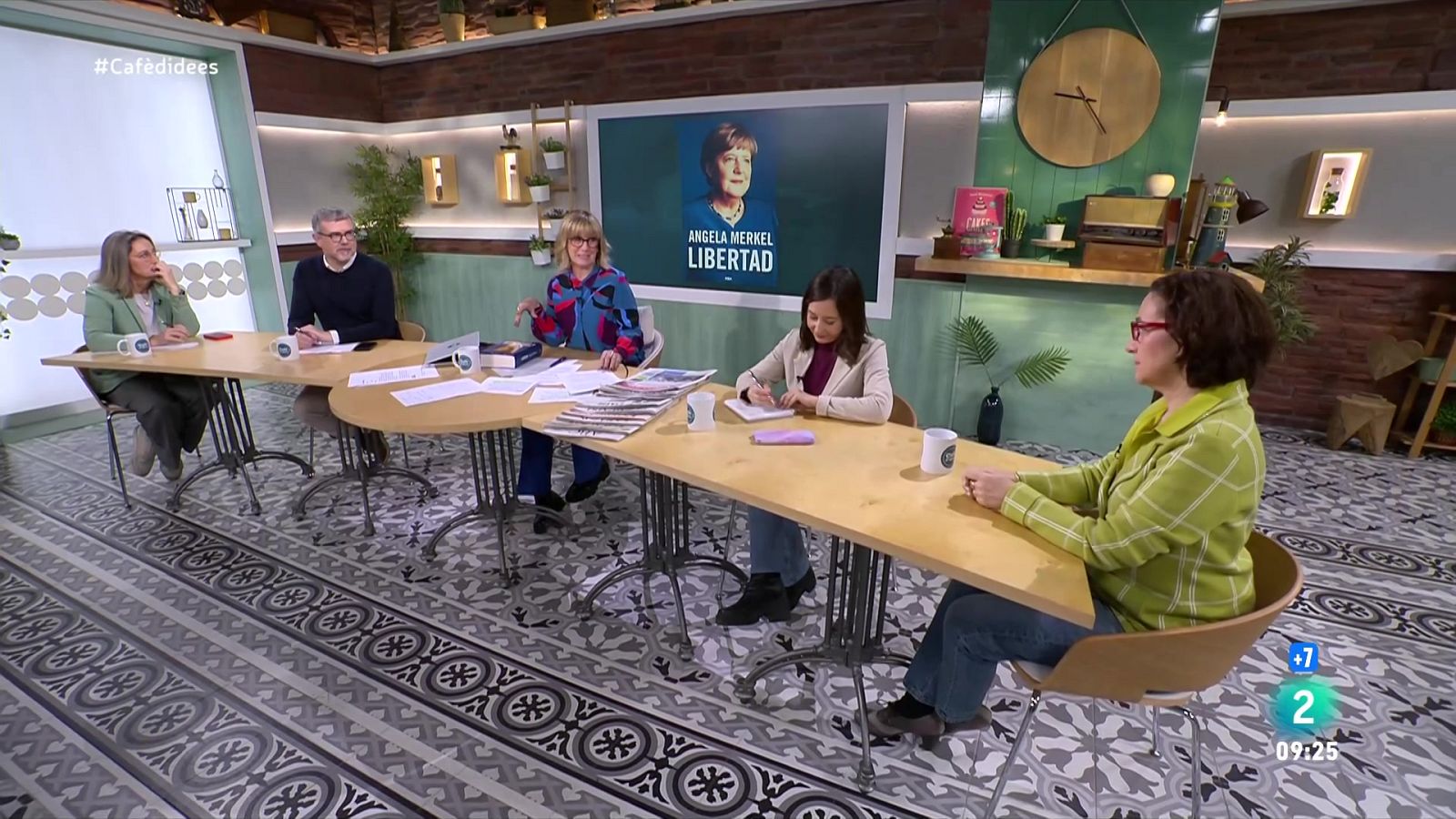 María-Paz López presenta el llibre 'Libertad' d'Angela Merkel - Cafè d'idees | Veure