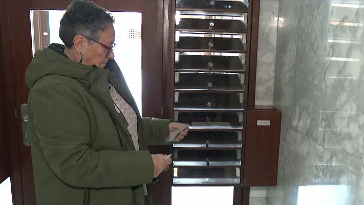 Telediario 1 - Una postal llega a su destinataria en Vic, Barcelona, 34 años después de su envío desde Londres