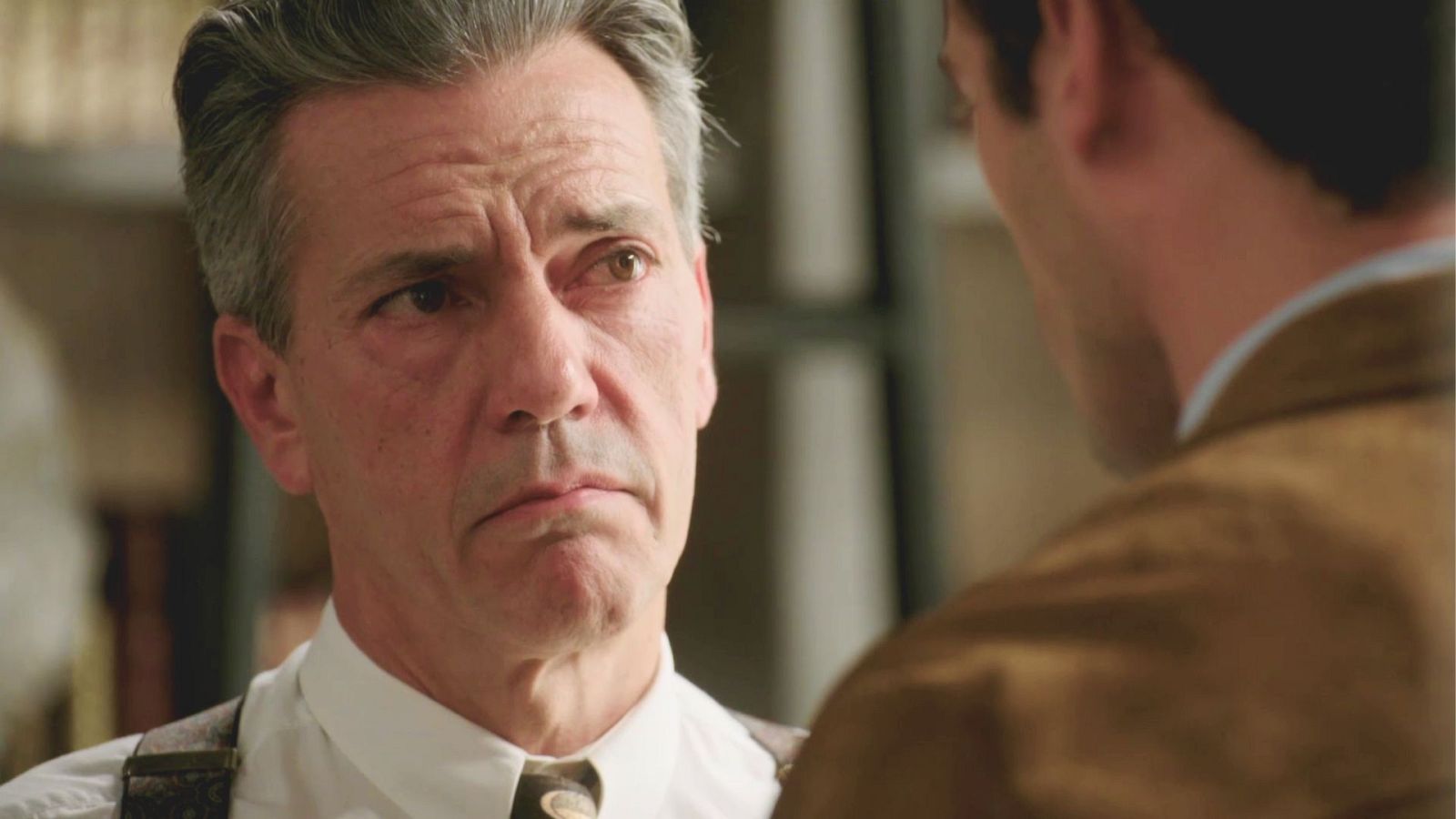 Emiliano quiere ejercer de padre con Rodrigo - Salón de té La Moderna | Ver